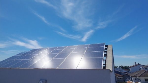 Comment les panneaux solaires réduisent vos dépenses énergétiques